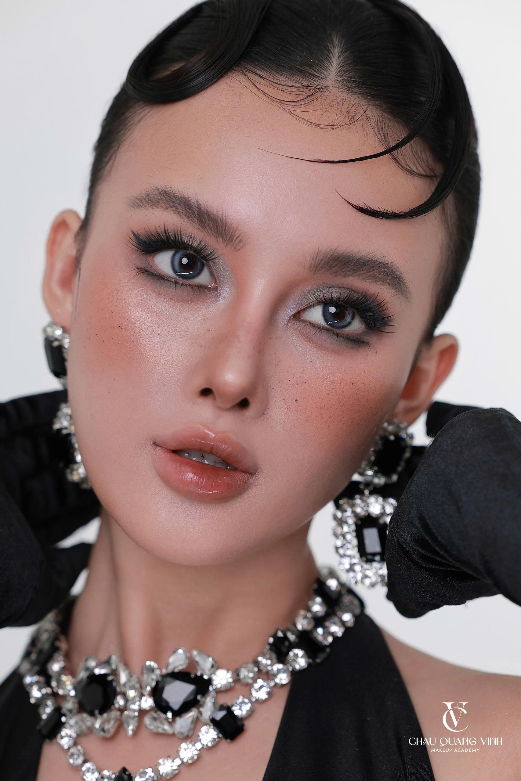 Layout đen bạc high-fashion - Chau Quang Vinh Academy